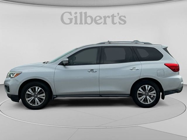 2017 Nissan Pathfinder — side profile view