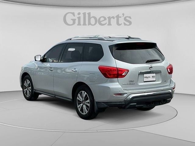 2017 Nissan Pathfinder — rear three-quarter view